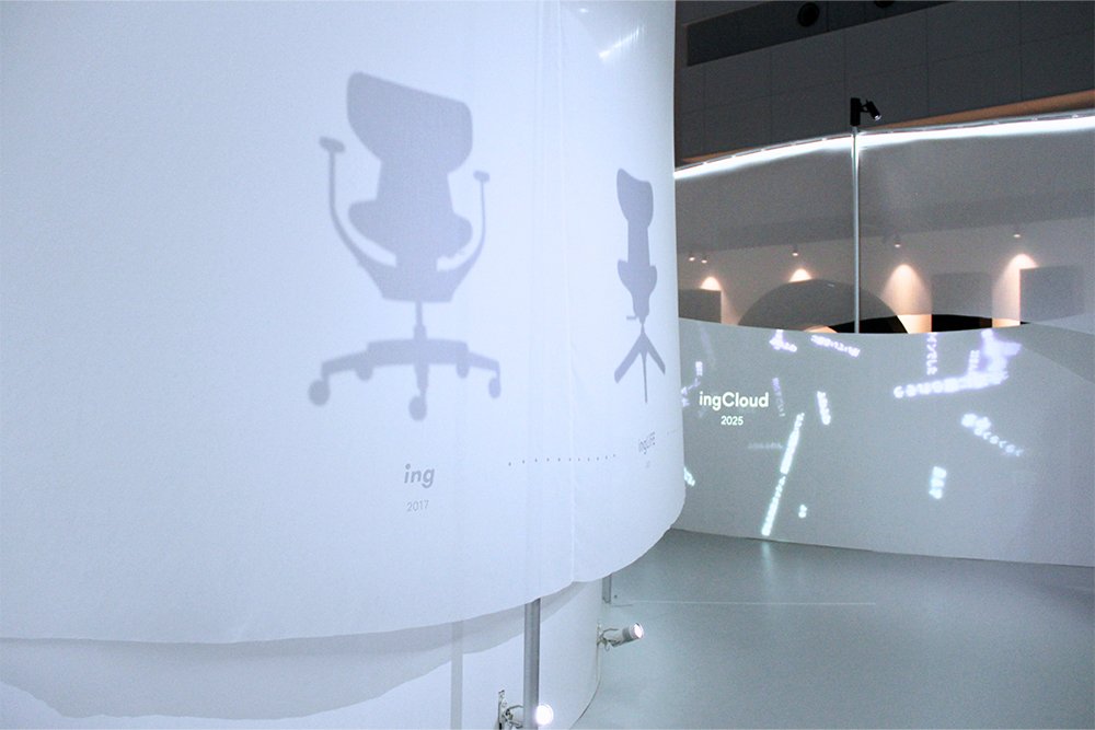 「ingCloud(イングクラウド)」を体験いただくまでの導線には歴代の「ing(イング)」シリーズをシルエットで紹介