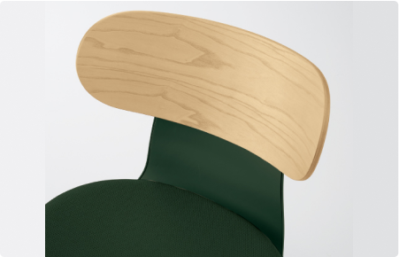 Wide backrest that gently wraps