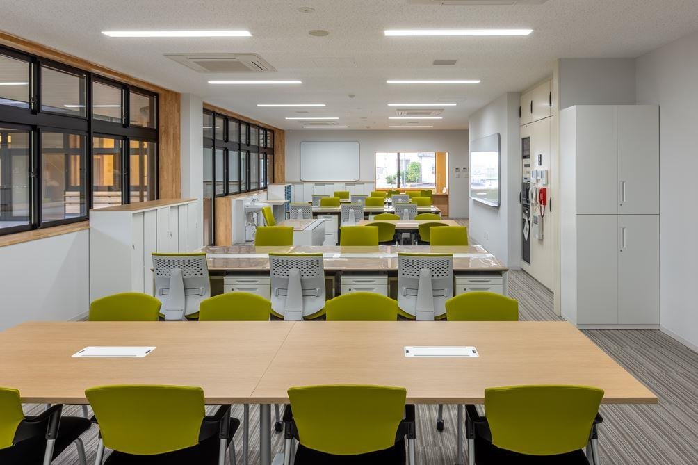 【愛西市発達支援センター】1F 事務室(多目的テーブル)