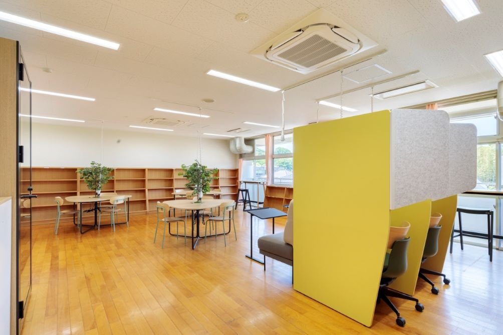 【君津市 清和地域拠点複合施設おらがわ内   官民共創スペースせいわべーす】せいわべーす（ソロワーク用）