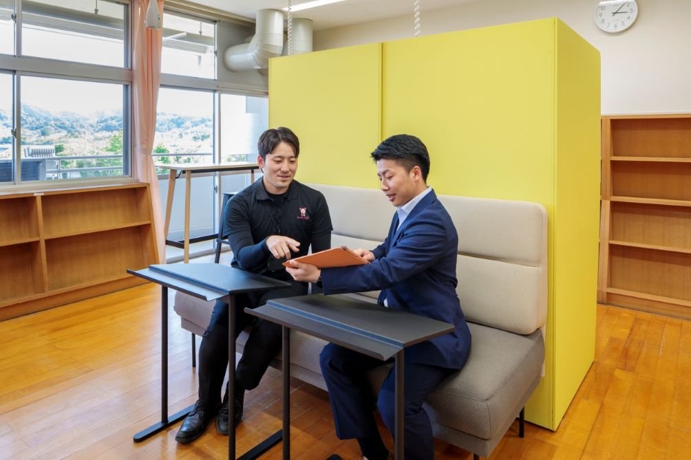 【君津市 清和地域拠点複合施設おらがわ内   官民共創スペースせいわべーす】ソファスペース