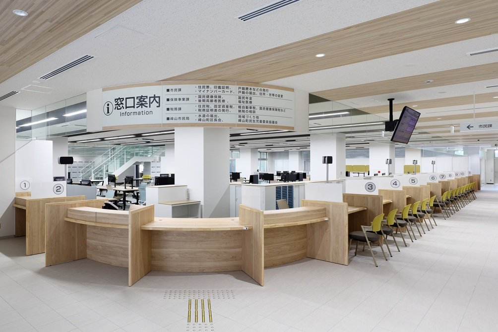 【京丹後市役所 峰山庁舎2号館】1階 ワンストップ窓口　