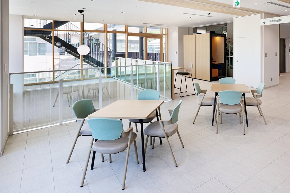 【京丹後市役所 峰山庁舎2号館】2階 待合