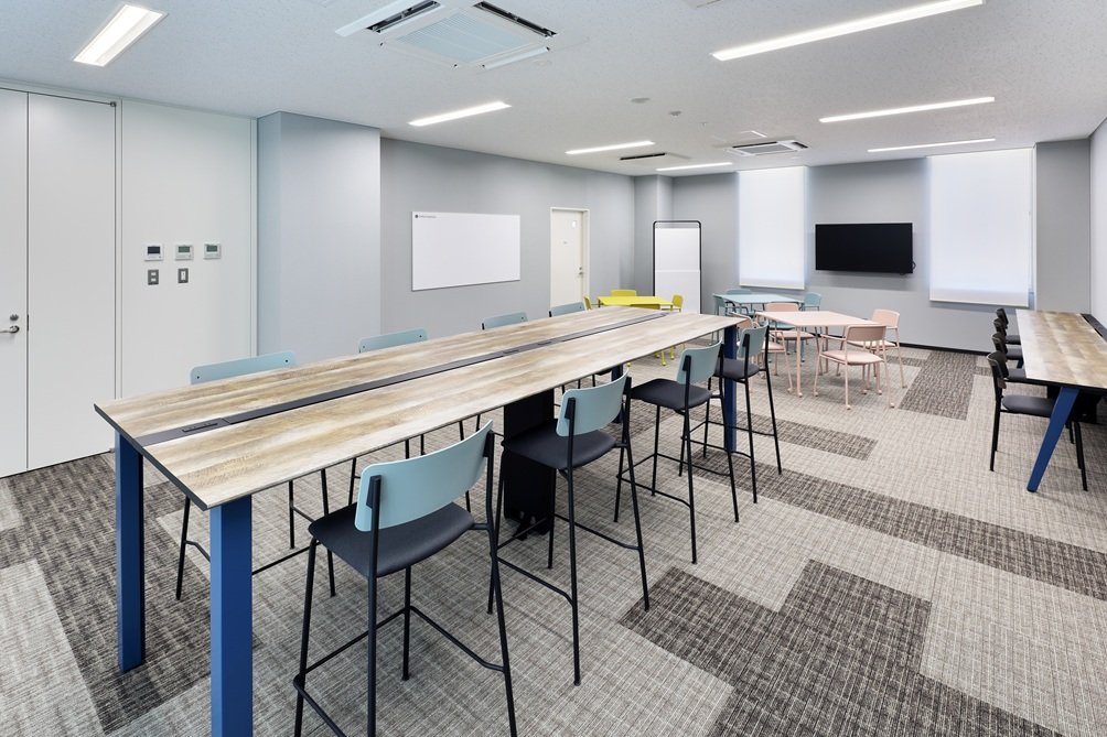 【京丹後市役所 峰山庁舎2号館】2階 市民コラボラウンジ