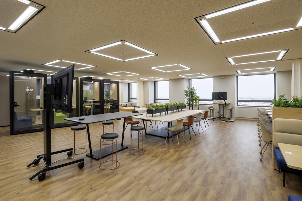 【石川県庁】ラウンジ全景　