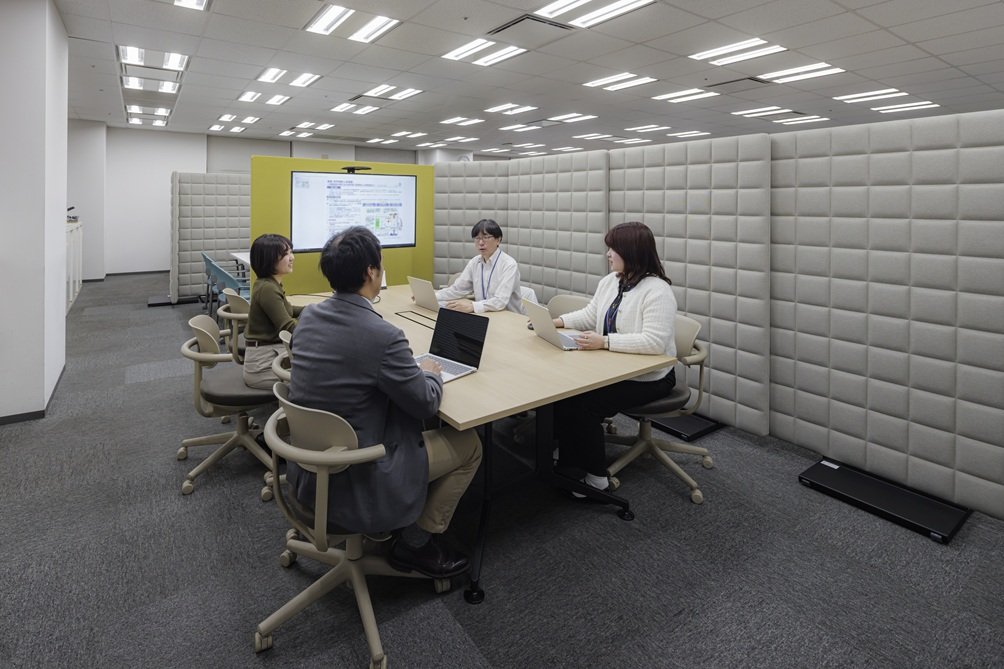 【文部科学省】ミーティング席