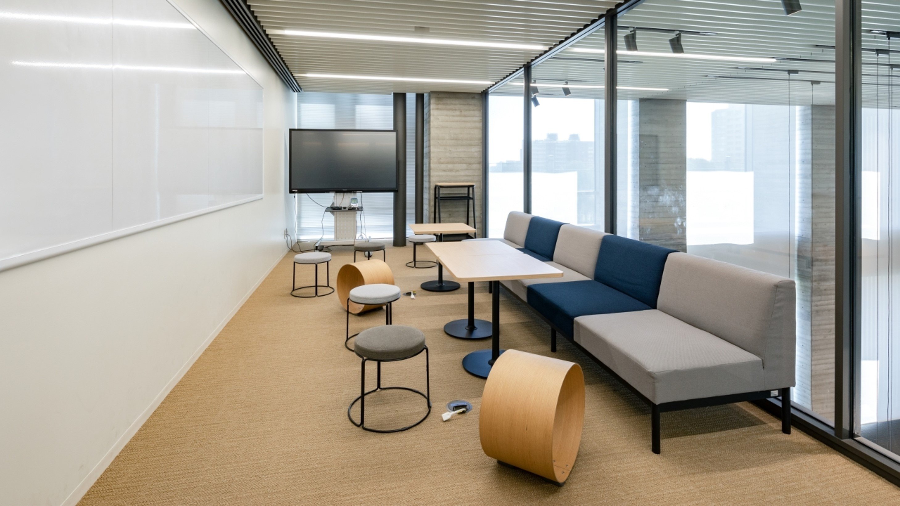 学習院大学 図書館｜納入事例｜コクヨの教育空間づくり｜コクヨ