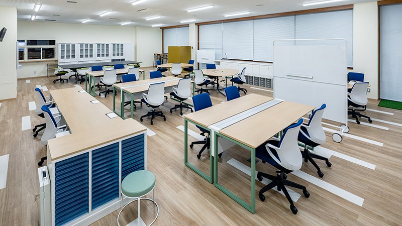 勉強机　小学校　中学校　コクヨ 葛飾区立水元小学校｜納入事例｜コクヨの教育空間づくり｜コクヨ