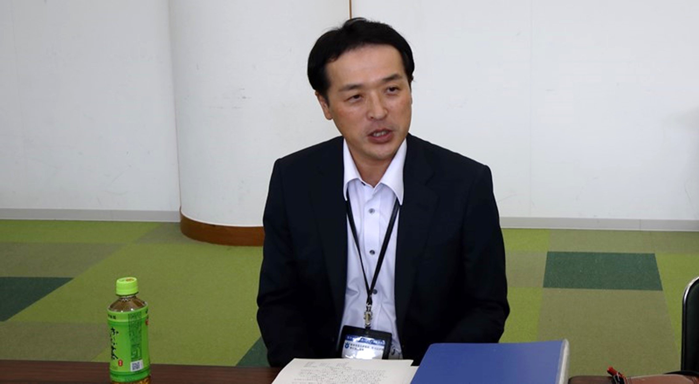 広島県安芸高田市立愛郷小学校】児童用机・イスが1人1台端末対応と