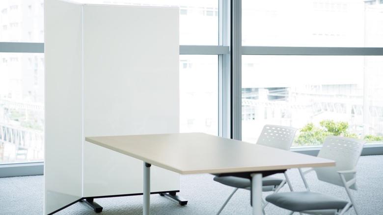 コクヨ品番 K04-BG21-L9011 アメニティ用家具　コーデ　チェア　パイプ肘 W610xD535xH780xSH420 コーデ 製品情報｜コクヨの教育空間づくり｜コクヨ ファニチャー