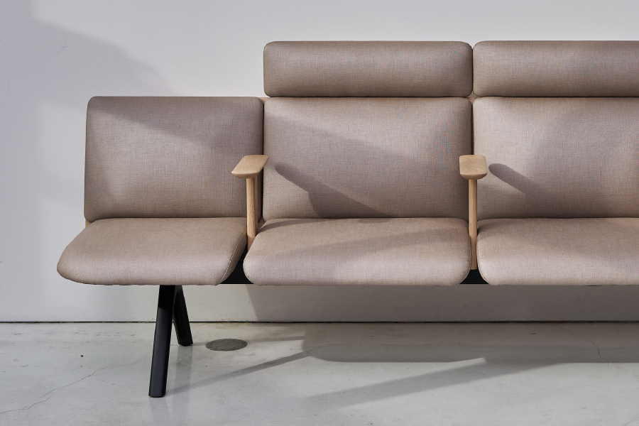 着座率の向上を促す、中央席にも座りやすい座席設計