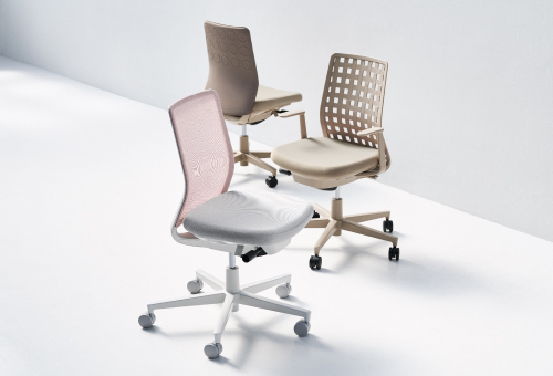 リビングライクなデザインと、オフィスチェアーに求められる座り心地・機能を両立