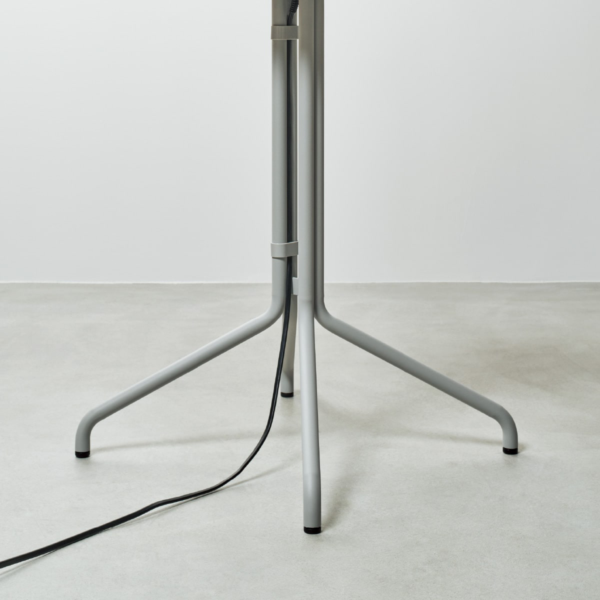 ym-04 Table Circle Top - size φ750×H720｜PRODUCT｜yuimori｜コクヨ
