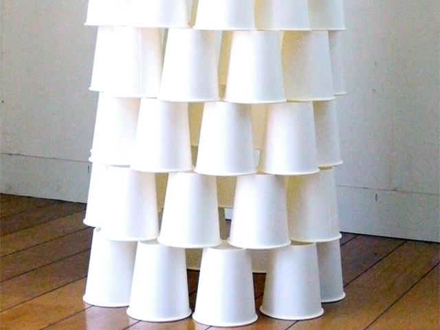 紙コップのピサの斜塔 | コクヨのMANA-Biz